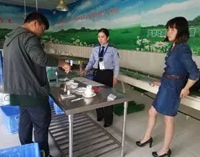 文山市開展餐飲具集中消毒服務專項檢查，為60年州慶保駕護航