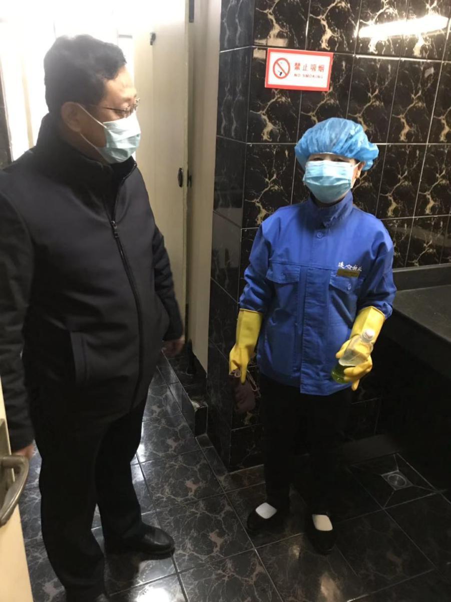 為業(yè)主生命健康筑起“安全屏障”——市政協(xié)委員、濟(jì)南連心物業(yè)黨支部書記、董事長王宏勇奮戰(zhàn)一線，勇作“最美逆行者” 消毒服務(wù)